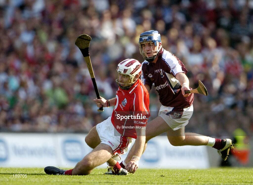 11 September 2005; Ronan Curran, Cork, in action against David Forde, Galway. Guinness All-Ireland Senior Hurling Championship Final, Galway v Cork, Croke Park, Dublin. Picture credit; Brendan Moran / SPORTSFILE *** Local Caption *** Any photograph taken by SPORTSFILE during, or in connection with, the 2005 Guinness All-Ireland Hurling Final which displays GAA logos or contains an image or part of an image of any GAA intellectual property, or, which contains images of a GAA player/players in their playing uniforms, may only be used for editorial and non-advertising purposes.  Use of photographs for advertising, as posters or for purchase separately is strictly prohibited unless prior written approval has been obtained from the Gaelic Athletic Association.
