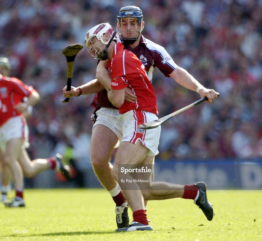 11 September 2005; Ronan Curran, Cork, in action against David Forde, Galway. Guinness All-Ireland Senior Hurling Championship Final, Galway v Cork, Croke Park, Dublin. Picture credit; Ray McManus / SPORTSFILE *** Local Caption *** Any photograph taken by SPORTSFILE during, or in connection with, the 2005 Guinness All-Ireland Hurling Final which displays GAA logos or contains an image or part of an image of any GAA intellectual property, or, which contains images of a GAA player/players in their playing uniforms, may only be used for editorial and non-advertising purposes.  Use of photographs for advertising, as posters or for purchase separately is strictly prohibited unless prior written approval has been obtained from the Gaelic Athletic Association.