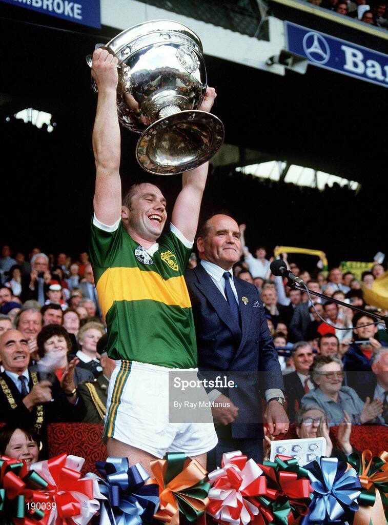 22 September 1985; Kerry captain Paidi O Se lifts the Sam Maguire in the company of Dr Mick Loftus, President of the GAA after the All-Ireland Football Final match between Kerry and Dublin at Croke Park, Dublin. Photo by Ray McManus/Sportsfile