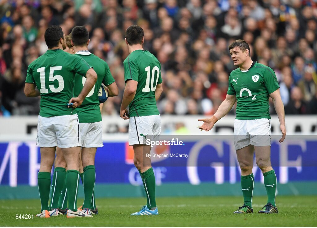 15 March 2014; Ireland's Brian O'Driscoll speaks to team-mates during the first half. RBS Six Nations Rugby Championship 2014, France v Ireland. Stade De France, Saint Denis, Paris, France. Picture credit: Stephen McCarthy / SPORTSFILE