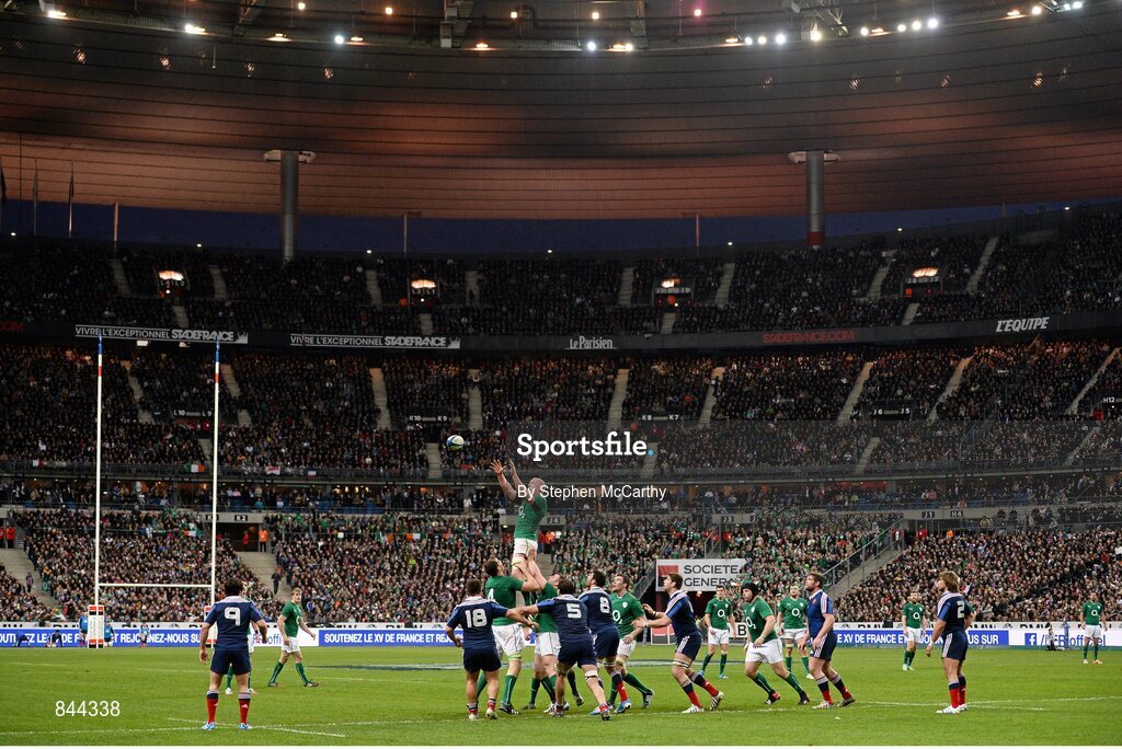 15 March 2014; Paul O'Connell, Ireland, wins possession from the lineout. RBS Six Nations Rugby Championship 2014, France v Ireland, Stade De France, Saint Denis, Paris, France. Picture credit: Stephen McCarthy / SPORTSFILE