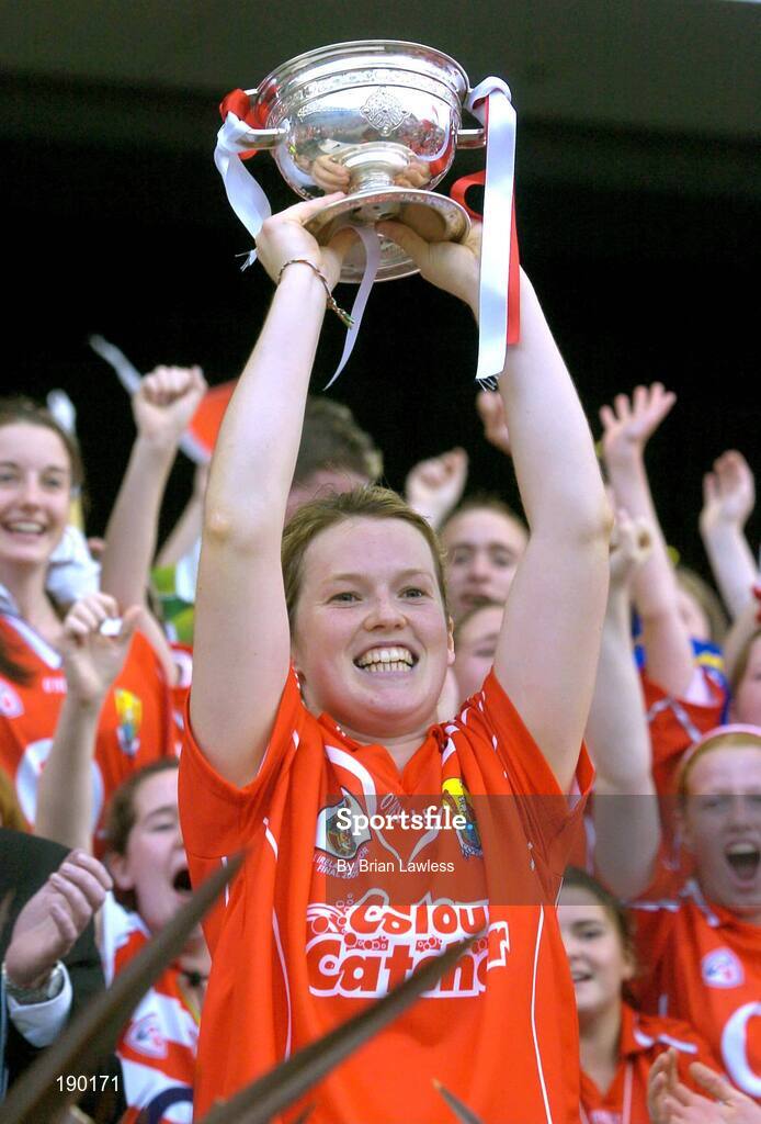 18 September 2005; Cork captain Elaine Burke lifts the O'Duffy Cup. Tipperary v Cork, All-Ireland Senior Camogie Final, Croke Park, Dublin. Picture credit; Brian Lawless / SPORTSFILE