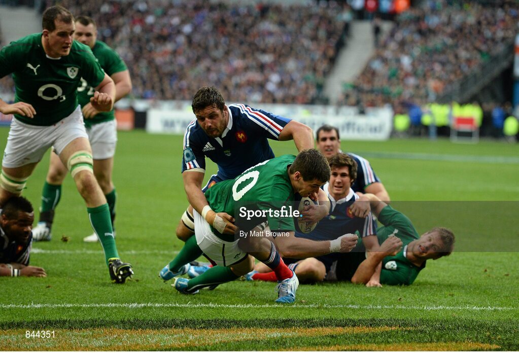 15 March 2014; Jonathan Sexton, Ireland, drives for the line to score his side's first try despite the tackle by Damien Chouly, France. RBS Six Nations Rugby Championship 2014, France v Ireland, Stade De France, Saint Denis, Paris, France. Picture credit: Matt Browne / SPORTSFILE