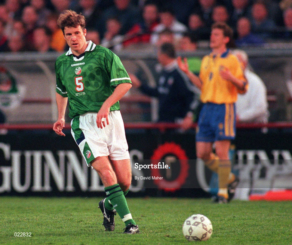 28 April 1999; Kenny Cunningham of Republic of Ireland during the International friendly match between Republic of Ireland and Sweden at Lansdowne Road in Dublin. Photo by David Maher/Sportsfile