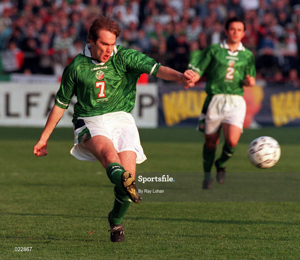 28 April 1999; Jason McAteer of Republic of Ireland during the International friendly match between Republic of Ireland and Sweden at Lansdowne Road in Dublin. Photo by Ray Lohan/Sportsfile