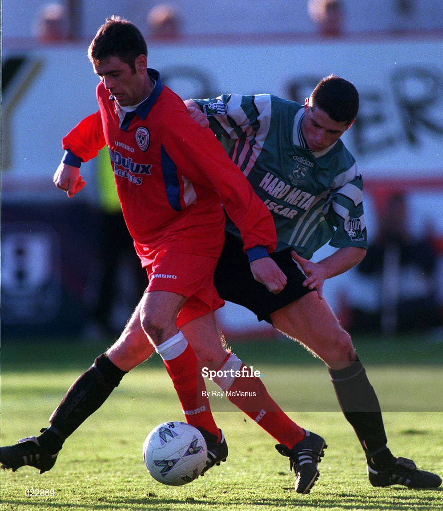 2 April 1999; Jody Lynch of Bray Wanderers in action against Tony Sheridan of Shelbourne during the FAI Cup semi-final between Shelbourne and Bray Wanderers at Tolka Park in Dublin. Photo by Ray McManus/Sportsfile