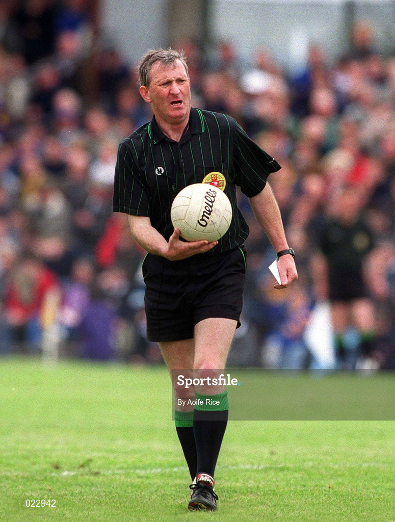 16 May 1999; Referee Noel Cooney during the Bank of Ireland Leinster Senior Football Championship Preliminary Round Replay match between Longford and Wexford at Pearse Park in Longford. Photo by Aoife Rice/Sportsfile