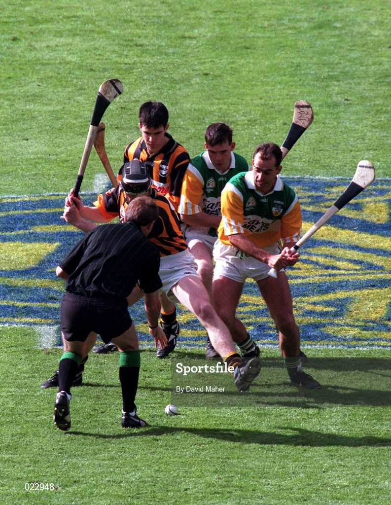 13 September 1998; Peter Barry and Philip Larkin of Kilkenny and Johnny Dooley and Johnny Pilkington of Offaly jostle for position as referee Dickie Murphy thorws the sliothar in to start the Guinness All-Ireland Senior Hurling Championship Final between Offaly and Kilkenny at Croke Park in Dublin. Photo by David Maher/Sportsfile