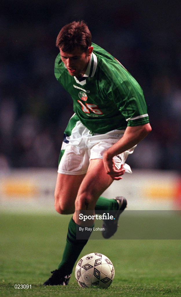 28 April 1999; Kevin Kilbane of Republic of Ireland during the International friendly match between Republic of Ireland and Sweden at Lansdowne Road in Dublin. Photo by Ray Lohan/Sportsfile