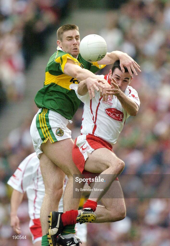 25 September 2005; Darragh O Se, Kerry, in action against Ryan Mellon, Tyrone. Bank of Ireland All-Ireland Senior Football Championship Final, Kerry v Tyrone, Croke Park, Dublin. Picture credit; Brendan Moran / SPORTSFILE *** Local Caption *** Any photograph taken by SPORTSFILE during, or in connection with, the 2005 Bank of Ireland All-Ireland Senior Football Final which displays GAA logos or contains an image or part of an image of any GAA intellectual property, or, which contains images of a GAA player/players in their playing uniforms, may only be used for editorial and non-advertising purposes.  Use of photographs for advertising, as posters or for purchase separately is strictly prohibited unless prior written approval has been obtained from the Gaelic Athletic Association.