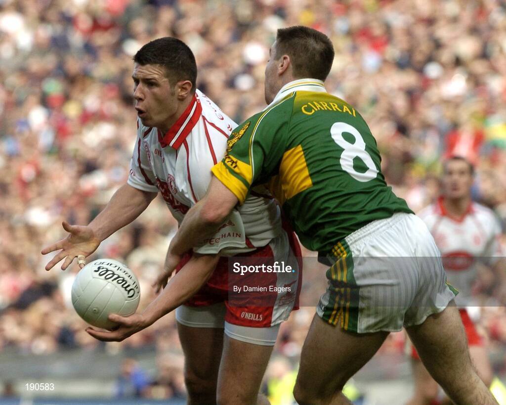 25 September 2005; Sean Cavanagh, Tyrone, in action against Darragh O'Se, Kerry. Bank of Ireland All-Ireland Senior Football Championship Final, Kerry v Tyrone, Croke Park, Dublin. Picture credit; Damien Eagers/ SPORTSFILE *** Local Caption *** Any photograph taken by SPORTSFILE during, or in connection with, the 2005 Bank of Ireland All-Ireland Senior Football Final which displays GAA logos or contains an image or part of an image of any GAA intellectual property, or, which contains images of a GAA player/players in their playing uniforms, may only be used for editorial and non-advertising purposes.  Use of photographs for advertising, as posters or for purchase separately is strictly prohibited unless prior written approval has been obtained from the Gaelic Athletic Association.