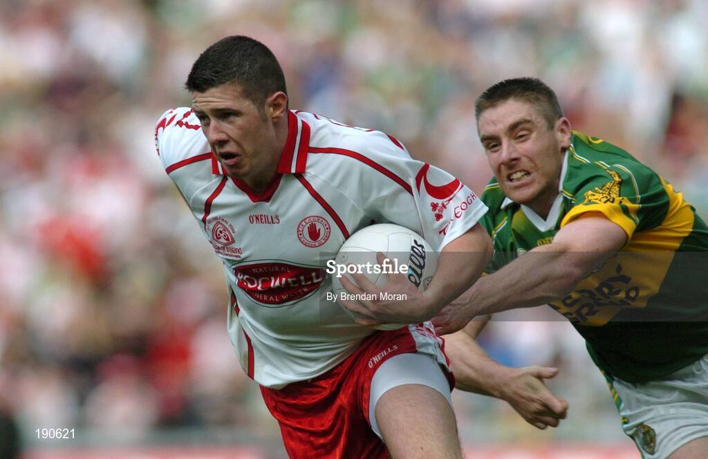 25 September 2005; Sean Cavanagh, Tyrone, gets away from Darragh O Se, Kerry. Bank of Ireland All-Ireland Senior Football Championship Final, Kerry v Tyrone, Croke Park, Dublin. Picture credit; Brendan Moran / SPORTSFILE *** Local Caption *** Any photograph taken by SPORTSFILE during, or in connection with, the 2005 Bank of Ireland All-Ireland Senior Football Final which displays GAA logos or contains an image or part of an image of any GAA intellectual property, or, which contains images of a GAA player/players in their playing uniforms, may only be used for editorial and non-advertising purposes.  Use of photographs for advertising, as posters or for purchase separately is strictly prohibited unless prior written approval has been obtained from the Gaelic Athletic Association.