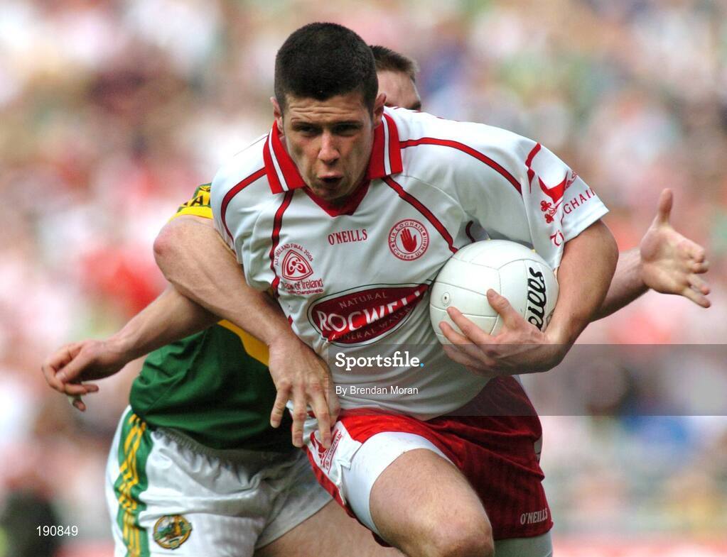 25 September 2005; Sean Cavanagh, Tyrone, in action against Darragh O Se, Kerry. Bank of Ireland All-Ireland Senior Football Championship Final, Kerry v Tyrone, Croke Park, Dublin. Picture credit; Brendan Moran / SPORTSFILE *** Local Caption *** Any photograph taken by SPORTSFILE during, or in connection with, the 2005 Bank of Ireland All-Ireland Senior Football Final which displays GAA logos or contains an image or part of an image of any GAA intellectual property, or, which contains images of a GAA player/players in their playing uniforms, may only be used for editorial and non-advertising purposes.  Use of photographs for advertising, as posters or for purchase separately is strictly prohibited unless prior written approval has been obtained from the Gaelic Athletic Association.