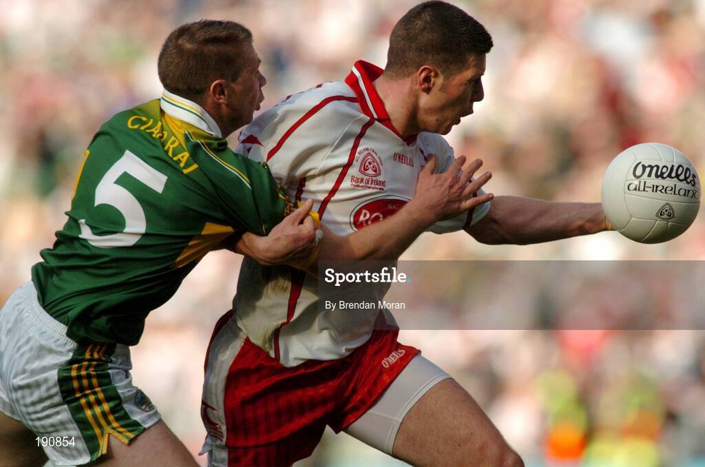 25 September 2005; Sean Cavanagh, Tyrone, in action against Tomas O Se, Kerry. Bank of Ireland All-Ireland Senior Football Championship Final, Kerry v Tyrone, Croke Park, Dublin. Picture credit; Brendan Moran / SPORTSFILE *** Local Caption *** Any photograph taken by SPORTSFILE during, or in connection with, the 2005 Bank of Ireland All-Ireland Senior Football Final which displays GAA logos or contains an image or part of an image of any GAA intellectual property, or, which contains images of a GAA player/players in their playing uniforms, may only be used for editorial and non-advertising purposes.  Use of photographs for advertising, as posters or for purchase separately is strictly prohibited unless prior written approval has been obtained from the Gaelic Athletic Association.