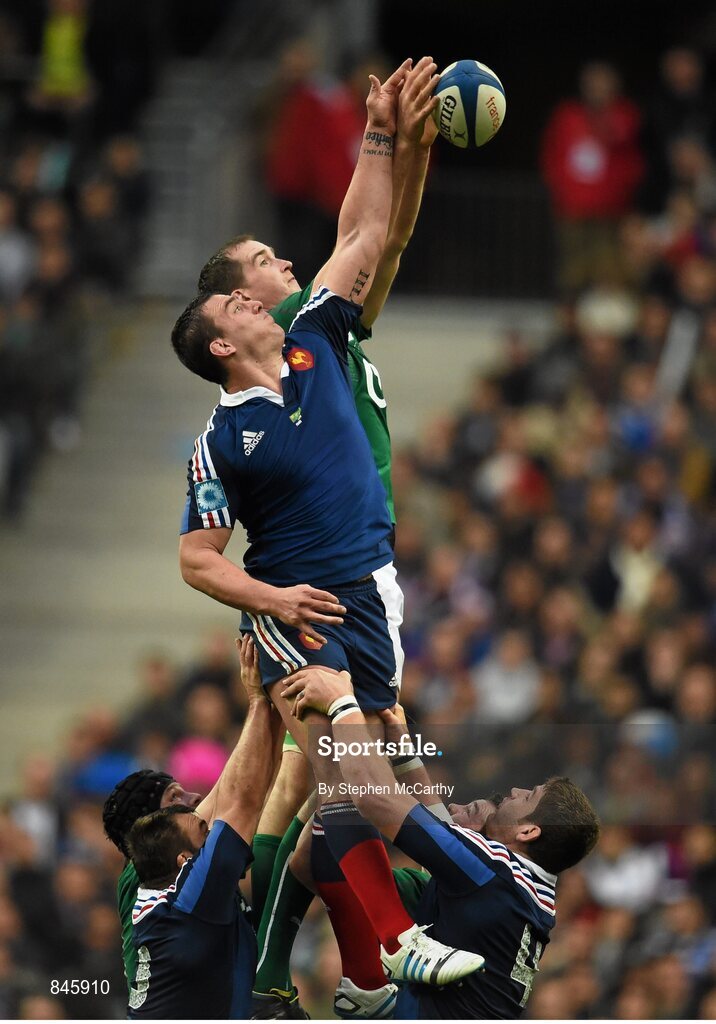 15 March 2014; Devin Toner, Ireland, contests a lineout with Louis Picamoles, France. RBS Six Nations Rugby Championship 2014, France v Ireland, Stade De France, Saint Denis, Paris, France. Picture credit: Stephen McCarthy / SPORTSFILE