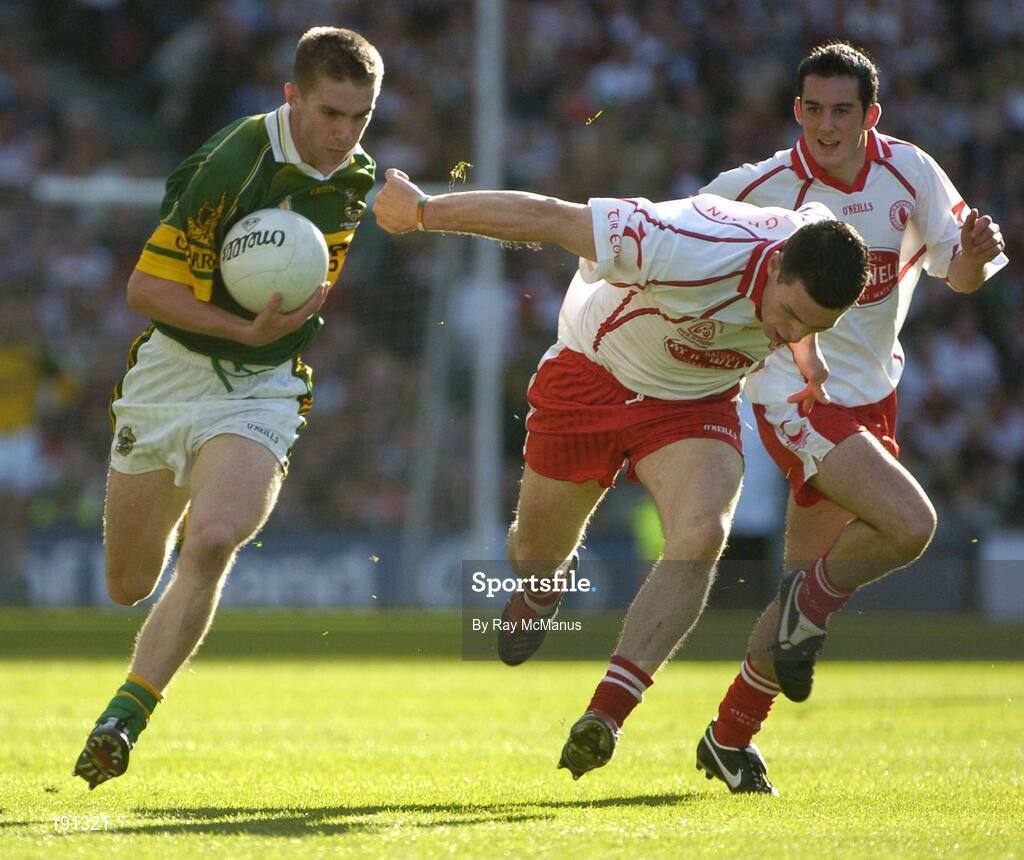 25 September 2005; Marc O Se, Kerry, in action against Conor Gormley, Tyrone. Bank of Ireland All-Ireland Senior Football Championship Final, Kerry v Tyrone, Croke Park, Dublin. Picture credit; Ray McManus / SPORTSFILE *** Local Caption *** Any photograph taken by SPORTSFILE during, or in connection with, the 2005 Bank of Ireland All-Ireland Senior Football Final which displays GAA logos or contains an image or part of an image of any GAA intellectual property, or, which contains images of a GAA player/players in their playing uniforms, may only be used for editorial and non-advertising purposes.  Use of photographs for advertising, as posters or for purchase separately is strictly prohibited unless prior written approval has been obtained from the Gaelic Athletic Association.