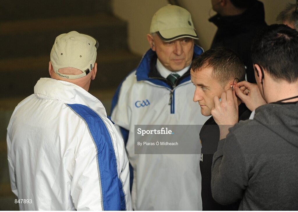 8 March 2013; Linesman Brendan Cawley is fitted with an earpiece before the game. Leinster Colleges Senior Football Championship Final, Coláiste Eoin v Marist Athlone. Croke Park, Dublin. Picture credit: Piaras Ó Mídheach / SPORTSFILE