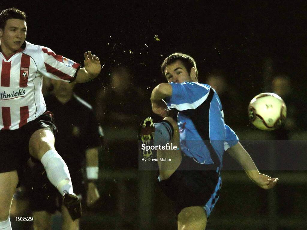 31 October 2005; Brian Shorthall, UCD, in action against Kevin Deery, Derry City. eircom League, Premier Division, UCD v Derry City, Belfield Park, UCD, Dublin. Picture credit: David Maher / SPORTSFILE
