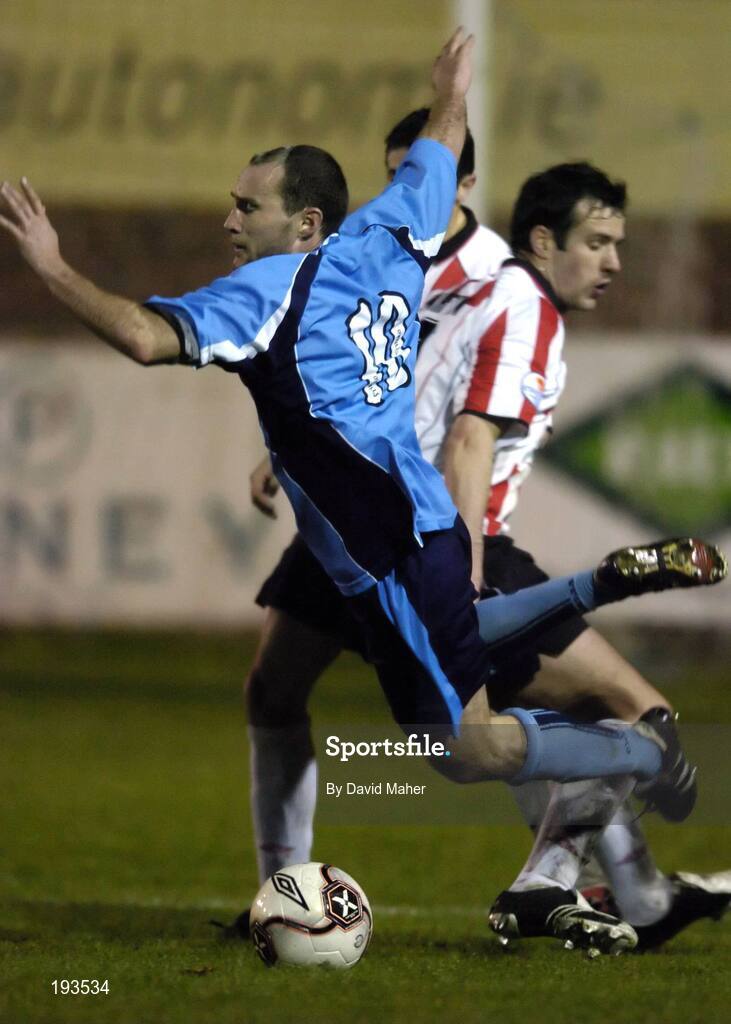 31 October 2005; Damien Dupuy, UCD, in action against Ciaran Martyn, Derry City. eircom League, Premier Division, UCD v Derry City, Belfield Park, UCD, Dublin. Picture credit: David Maher / SPORTSFILE