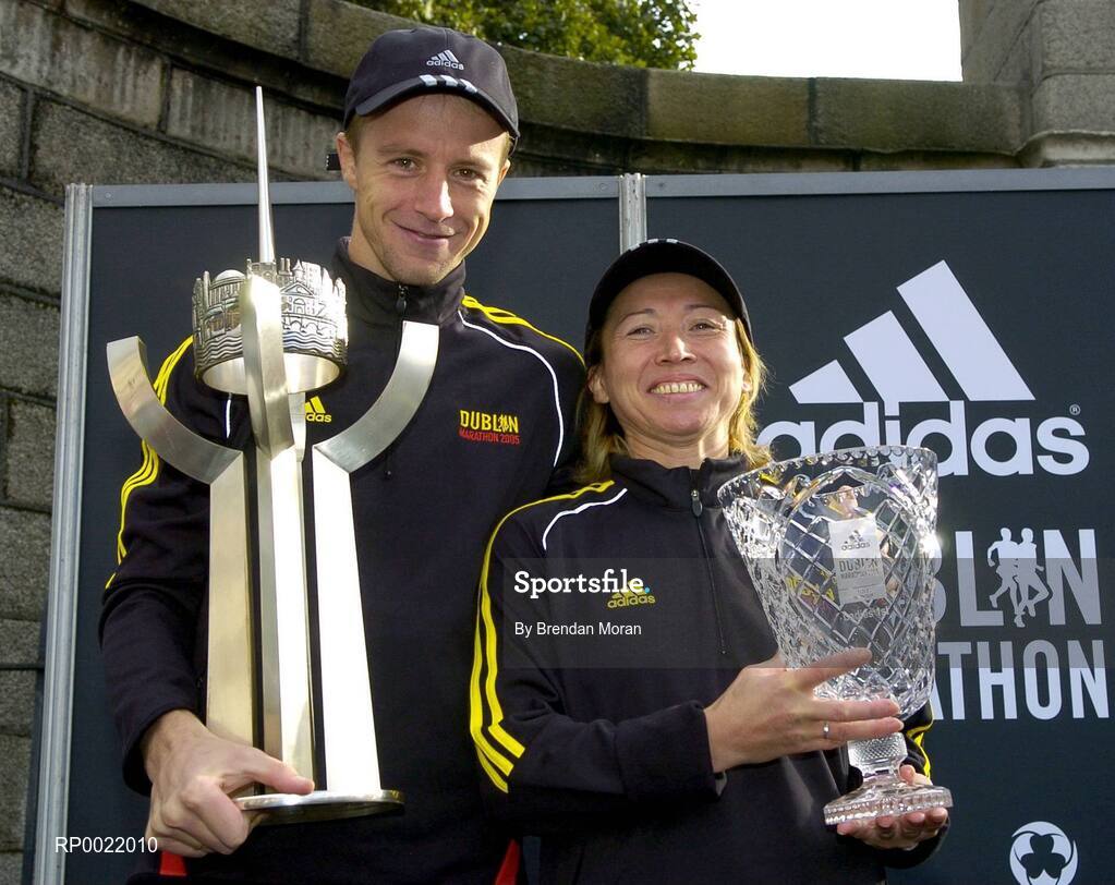 31 October 2005; Men's winner Dmytro Osadchy of the Ukraine, left, with Women's winner Zinaida Semenova of Russia during the 2005 adidas Dublin City Marathon. Picture credit: Brendan Moran / SPORTSFILE