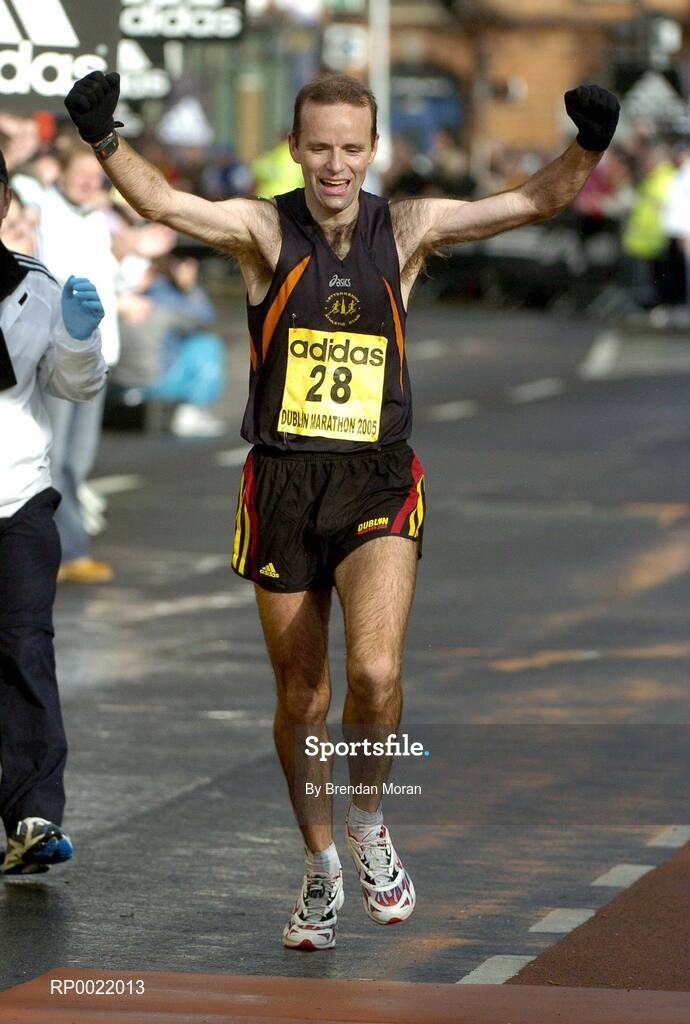 31 October 2005; Pauric McKinney celebrates as he comes home to finish 2nd Irishman and 14th overall during the 2005 adidas Dublin City Marathon. Picture credit: Brendan Moran / SPORTSFILE