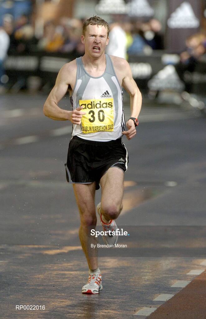 31 October 2005; Matt Smith of England on his way to finishing 8th overall during the 2005 adidas Dublin City Marathon. Picture credit: Brendan Moran / SPORTSFILE