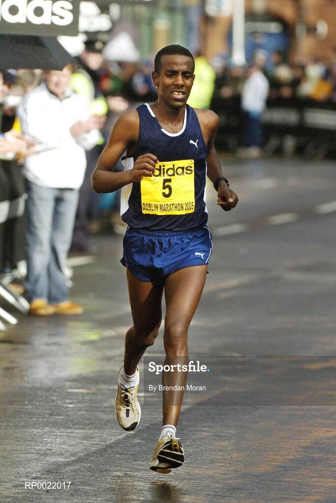 31 October 2005; Tomas Abyu of England comes home to finish 5th overall during the 2005 adidas Dublin City Marathon. Picture credit: Brendan Moran / SPORTSFILE