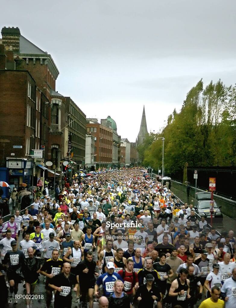 31 October 2005; Thousands of runners make their way down Nassau Street from the start during the 2005 Dublin City Marathon. Picture credit: Brendan Moran / SPORTSFILE