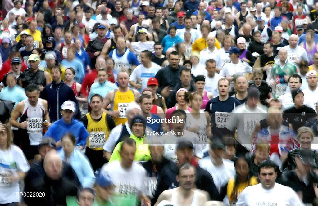 31 October 2005; Thousands of runners make their way down Nassau Street at the start of the 2005 Dublin City Marathon. Picture credit: Brendan Moran / SPORTSFILE