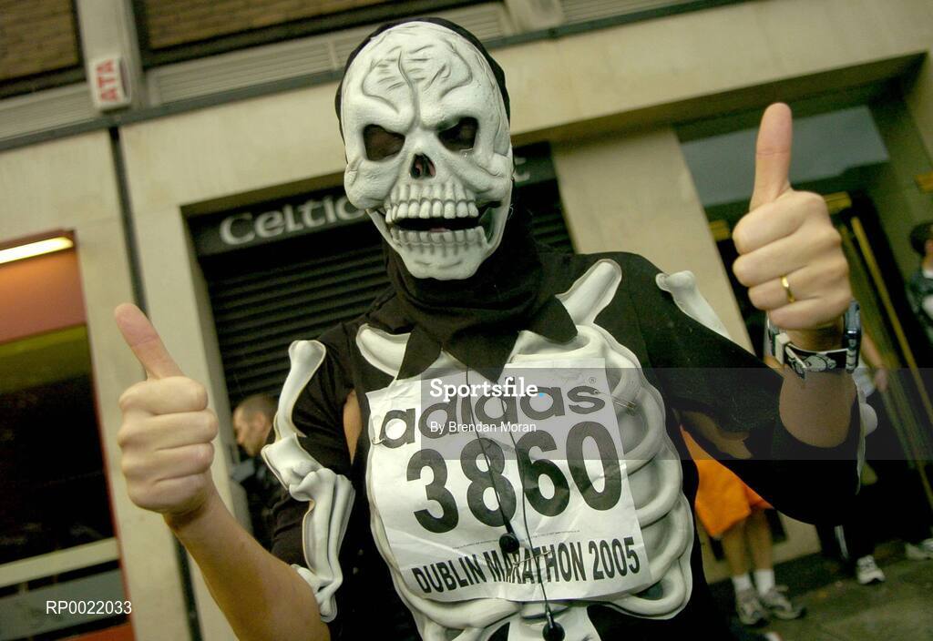 31 October 2005; Alison Hourihan in fancy dress before the start of the 2005 Dublin City Marathon. Picture credit: Brendan Moran / SPORTSFILE