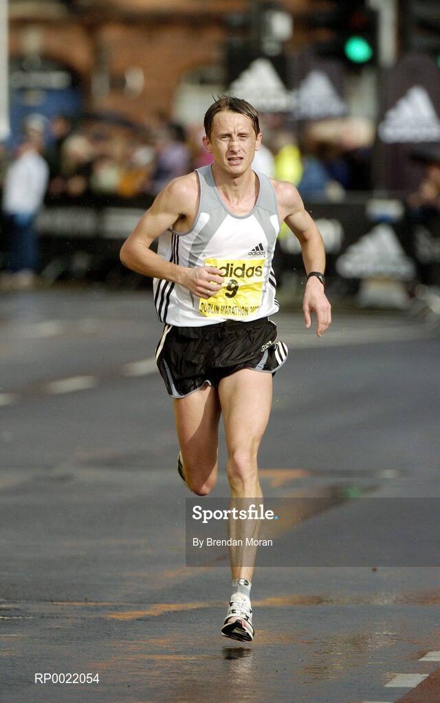 31 October 2005; Oleg Belhovets, Russia, in action during the 2005 adidas Dublin City Marathon. Picture credit: Brendan Moran / SPORTSFILE