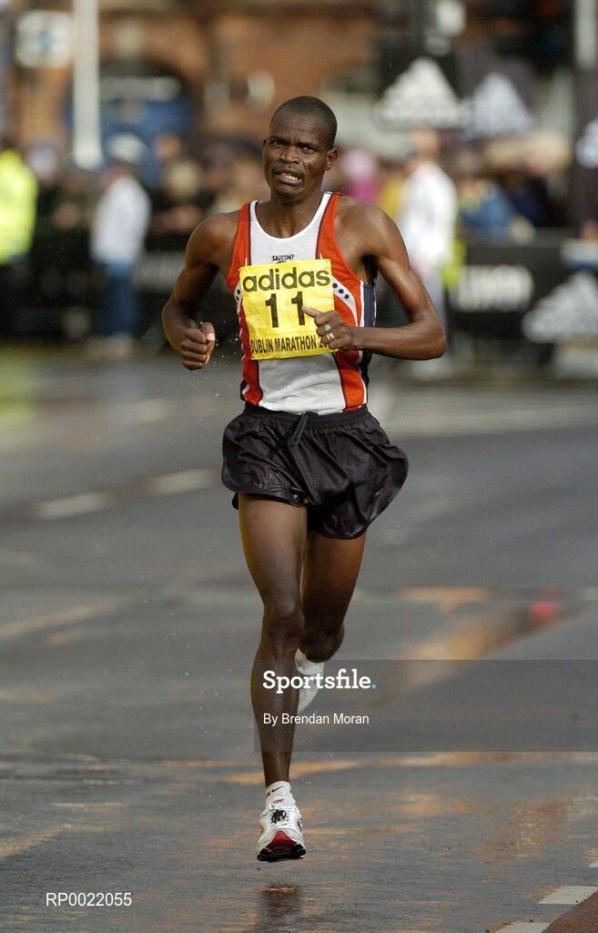 31 October 2005; Marco Mambo, Zimbabwe, in action during the 2005 adidas Dublin City Marathon. Picture credit: Brendan Moran / SPORTSFILE