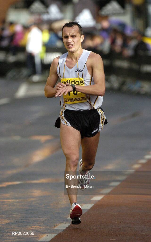 31 October 2005; Mykhaylo Iveruk, Ukraine, in action during the 2005 adidas Dublin City Marathon. Picture credit: Brendan Moran / SPORTSFILE
