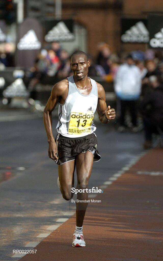 31 October 2005; David Makori, Kenya, in action during the 2005 adidas Dublin City Marathon. Picture credit: Brendan Moran / SPORTSFILE