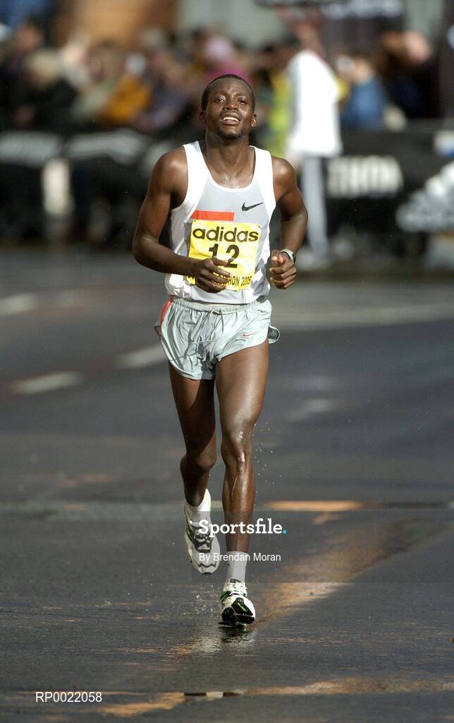 31 October 2005; Michael Ngaseke, Zimbabwe, in action during the 2005 adidas Dublin City Marathon. Picture credit: Brendan Moran / SPORTSFILE