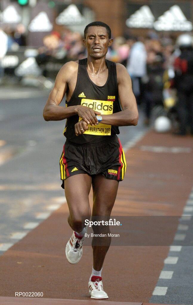 31 October 2005; Semeretu Alemayel, Ethiopia, in action during the 2005 adidas Dublin City Marathon. Picture credit: Brendan Moran / SPORTSFILE