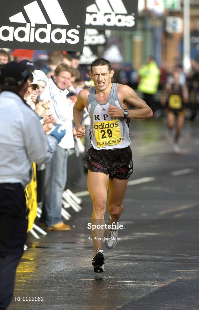 31 October 2005; Gary Crossan, Ireland, in action during the 2005 adidas Dublin City Marathon. Picture credit: Brendan Moran / SPORTSFILE