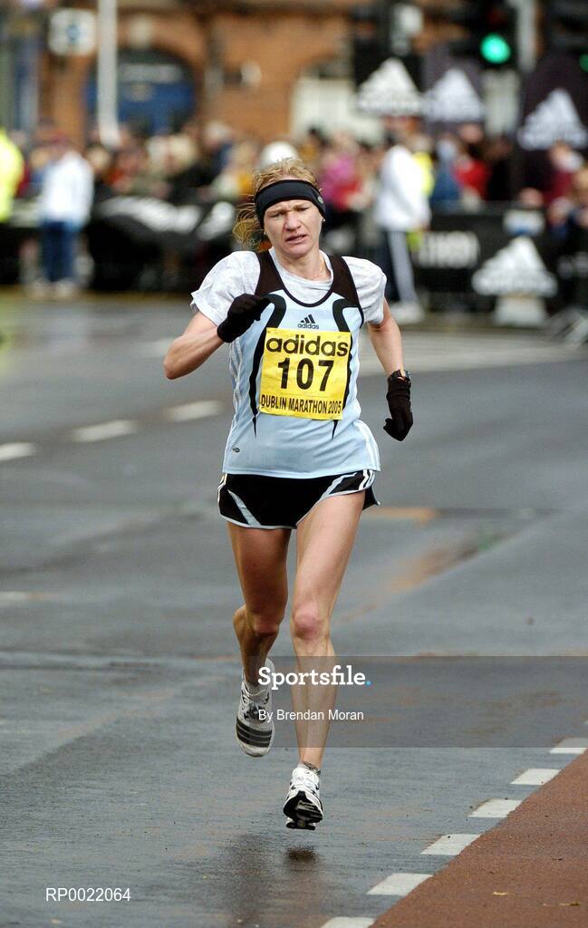 31 October 2005; Victoria Klimina, Russia, in action during the 2005 adidas Dublin City Marathon. Picture credit: Brendan Moran / SPORTSFILE