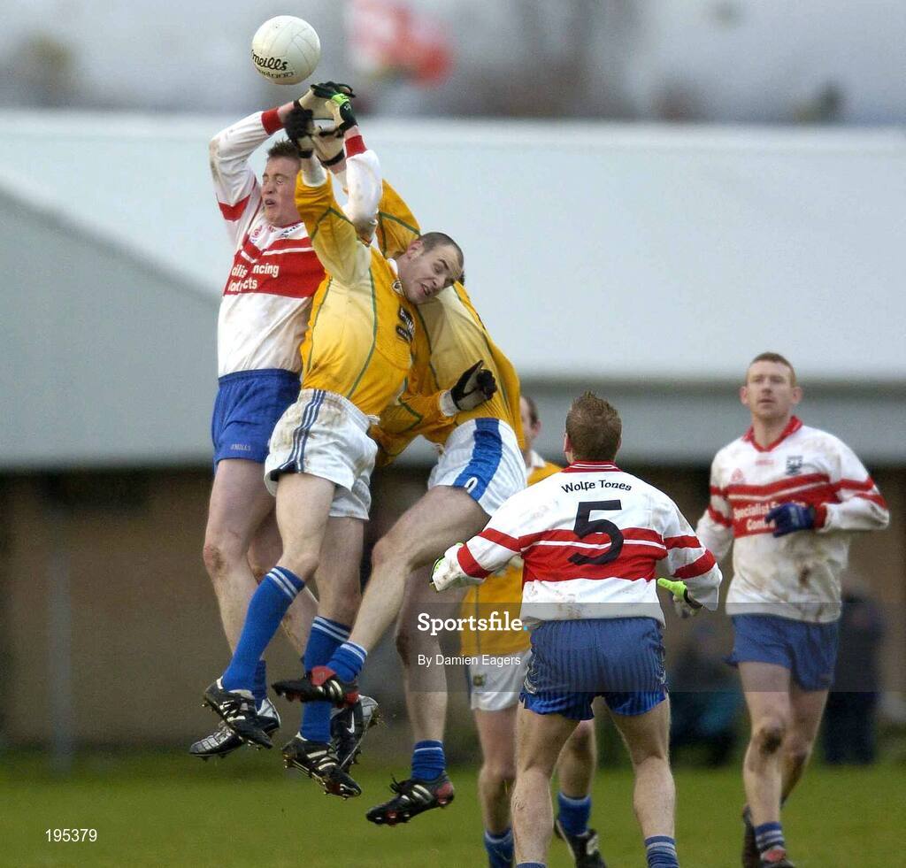 27 November 2005; Joe Diver, Bellaghy, rises for a high ball with Aodhan Gallagher, St. Galls. Ulster Club Senior Football Championship Final, Bellaghy v St. Galls, Healy Park, Omagh, Co. Tyrone. Picture credit: Damien Eagers / SPORTSFILE