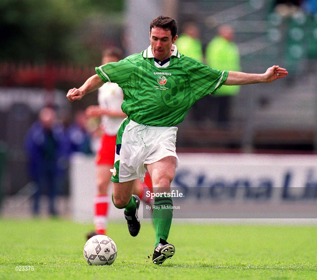 29 May 1999; Alan McLoughlin of Republic of Ireland during the International Friendly match between Republic of Ireland and Northern Ireland at Lansdowne Road in Dublin. Photo by Ray McManus/Sportsfile