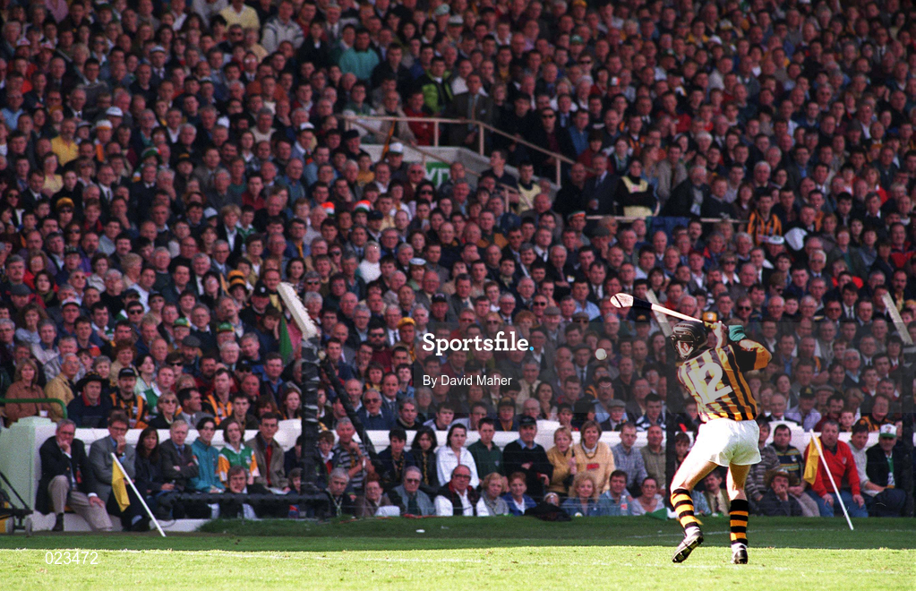 13 September1998; DJ Carey of Kilkenny takes a free during the Guinness All-Ireland Senior Hurling Championship Final match between Kilkenny and Offaly at Croke Park in Dublin. Photo by David Maher/Sportsfile