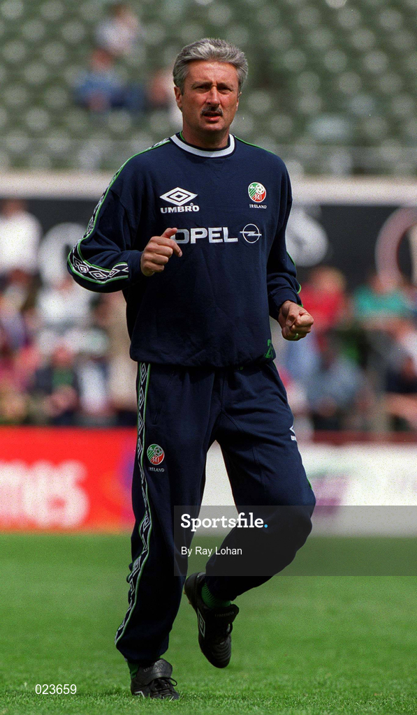 29 May 1999; Republic of Ireland assistant coach Ian Evans before the International Friendly match between Republic of Ireland and Northern Ireland at Lansdowne Road in Dublin. Photo by Ray Lohan/Sportsfile