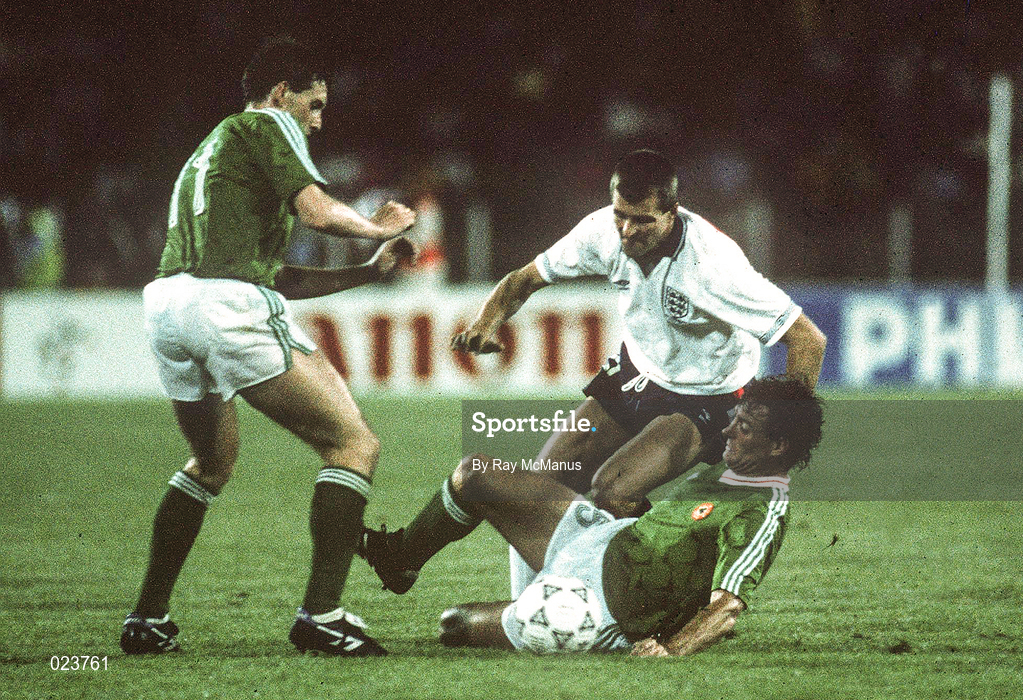 11 June 1990; Kevin Sheedy, left, and Kevin Moran of Republic of Ireland in action against Steve Bull of England during the FIFA World Cup 1990 Group F match between England and Republic of Ireland at Stadio Sant'Elia in Cagliari, Italy. Photo by Ray McManus/Sportsfile