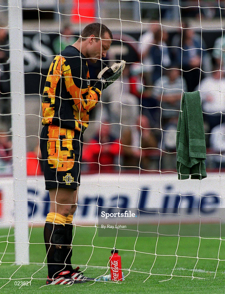 29 May 1999; Northern Ireland goalkeeper Maik Taylor during the International Friendly match between Republic of Ireland and Northern Ireland at Lansdowne Road in Dublin. Photo by Ray Lohan/Sportsfile