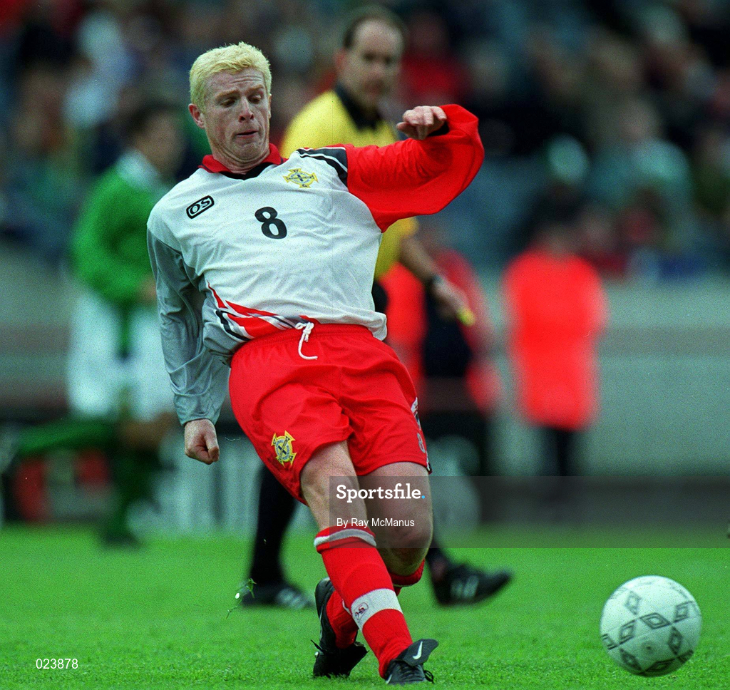 29 May 1999; Neil Lennon of Northern Ireland during the International Friendly match between Republic of Ireland and Northern Ireland at Lansdowne Road in Dublin. Photo by Ray McManus/Sportsfile