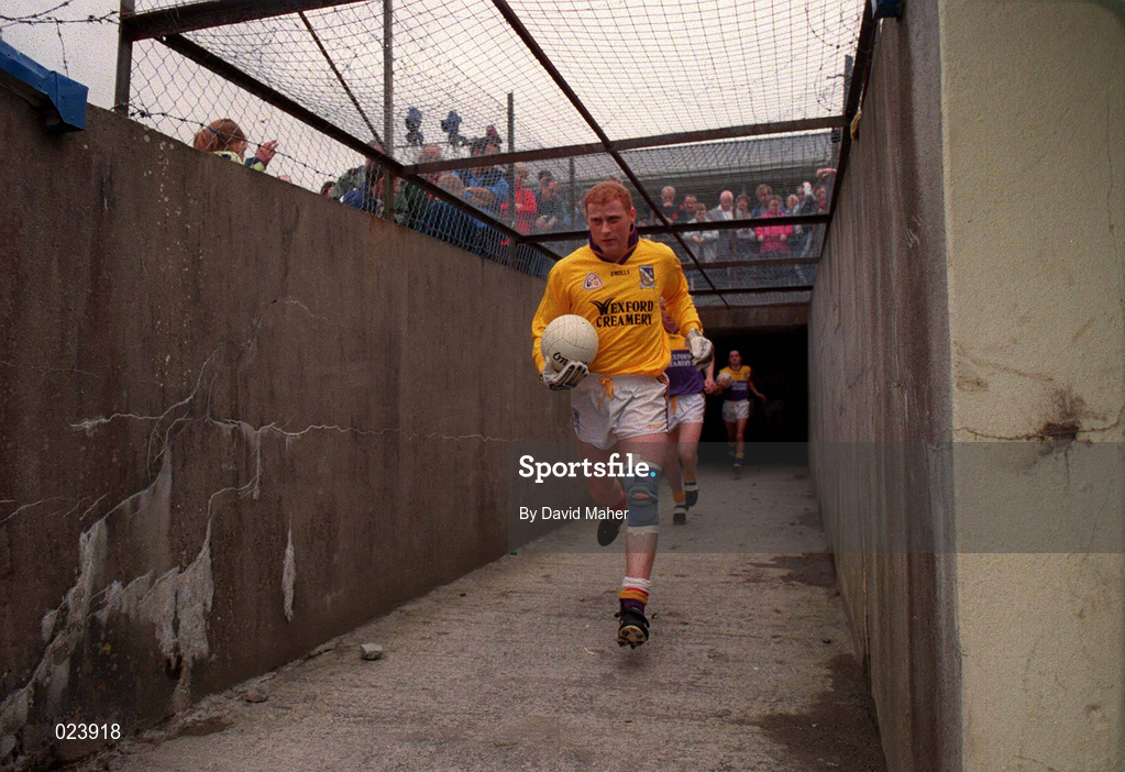 16 May 1999; Wexford goalkeeper Ollie Murphy runs out of the tunnel before the Bank of Ireland Leinster Senior Football Championship Preliminary Round Replay match between Longford and Wexford at Pearse Park in Longford. Photo by David Maher/Sportsfile