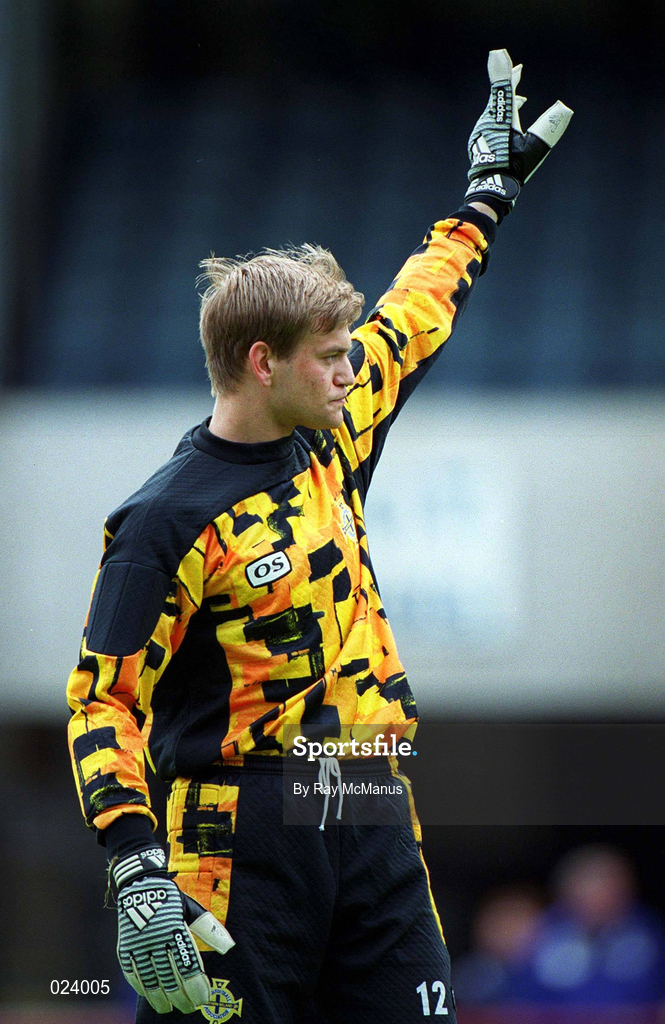 29 May 1999; Northern Ireland goalkeeper Roy Carroll during the International Friendly match between Republic of Ireland and Northern Ireland at Lansdowne Road in Dublin. Photo by Ray McManus/Sportsfile