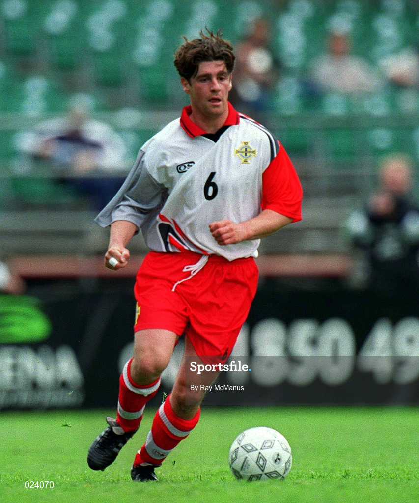 29 May 1999; Stephen Robinson of Northern Ireland during the International Friendly match between Republic of Ireland and Northern Ireland at Lansdowne Road in Dublin. Photo by Ray McManus/Sportsfile