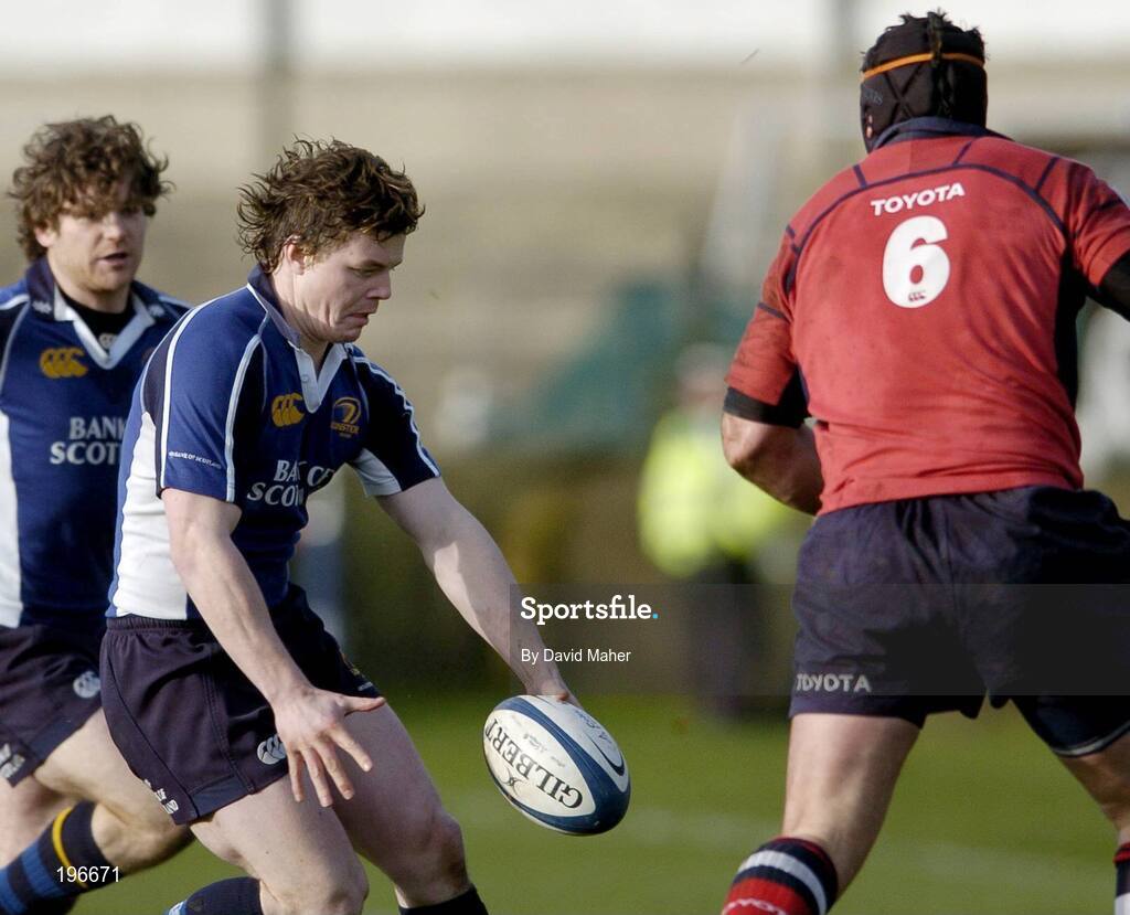 31 December 2005; Brian O'Driscoll, Leinster, in action against Denis Leamy, Munster. Celtic League 2005-2006, Group A, Leinster v Munster, RDS, Dublin. Picture credit: David Maher / SPORTSFILE