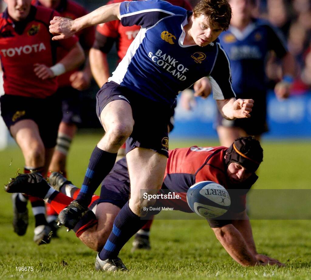 31 December 2005; Brian O'Driscoll, Leinster, in action against Denis Leamy, Munster. Celtic League 2005-2006, Group A, Leinster v Munster, RDS, Dublin. Picture credit: David Maher / SPORTSFILE